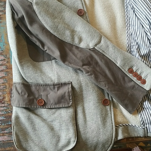 Under 2 flags jacket with lambskin yoke accent. - Picture 4 of 6